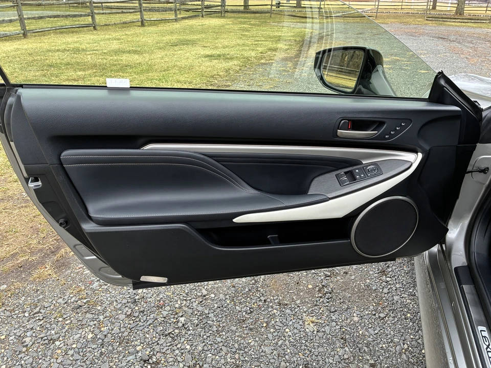 2019 Lexus RC F - Image 12 of 31