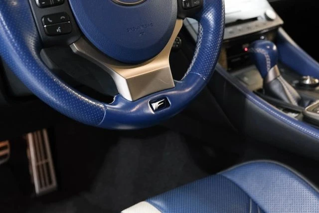 2019 Lexus RC F - Image 23 of 31