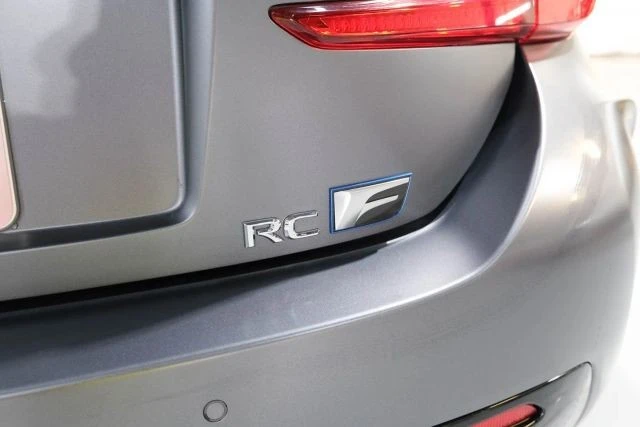 2019 Lexus RC F - Image 26 of 31