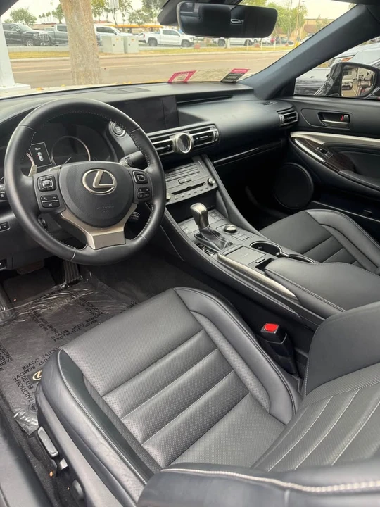 2019 Lexus RC - Image 3 of 5