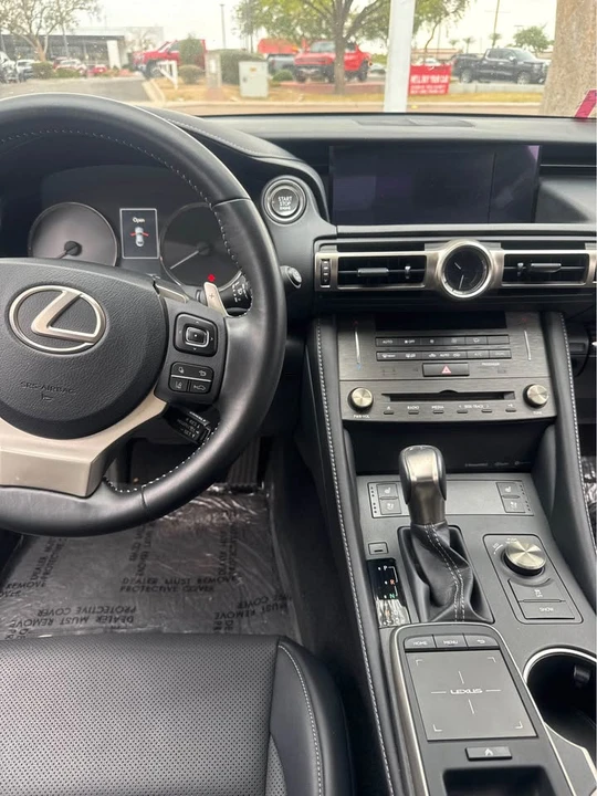 2019 Lexus RC - Image 5 of 5