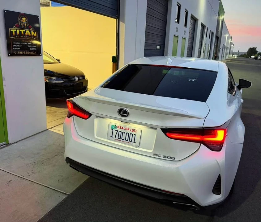 2019 Lexus RC - Image 5 of 8