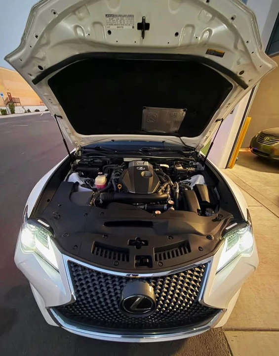 2019 Lexus RC - Image 6 of 8