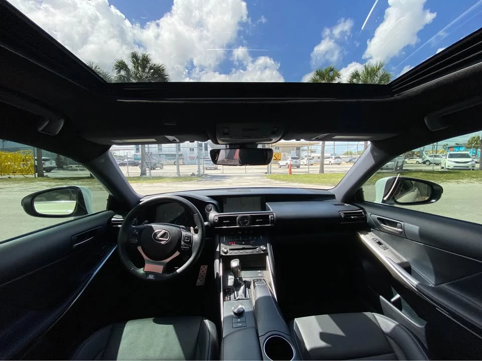 2019 Lexus RC - Image 10 of 13