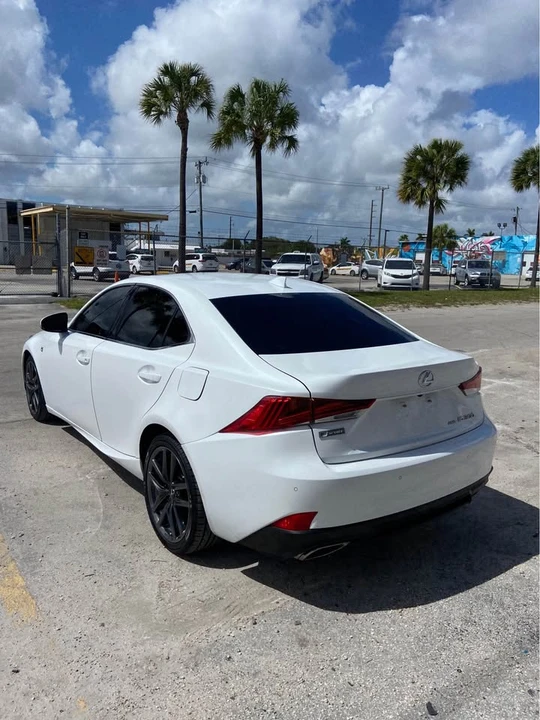 2019 Lexus RC - Image 8 of 13