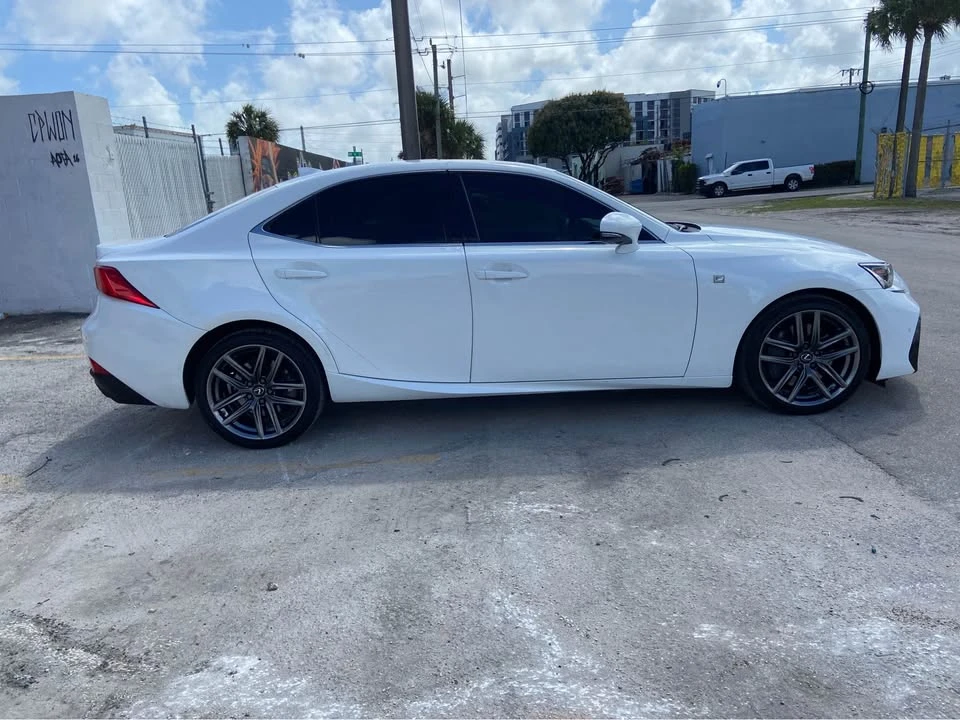 2019 Lexus RC - Image 5 of 13