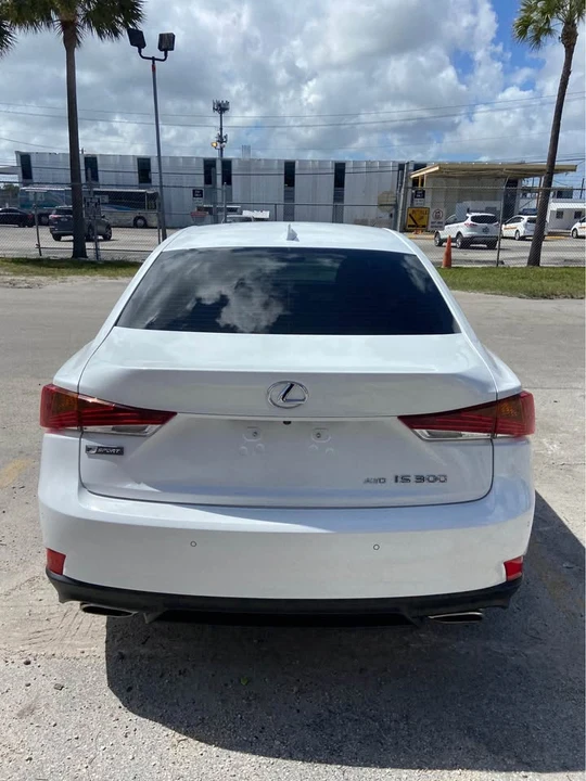 2019 Lexus RC - Image 7 of 13