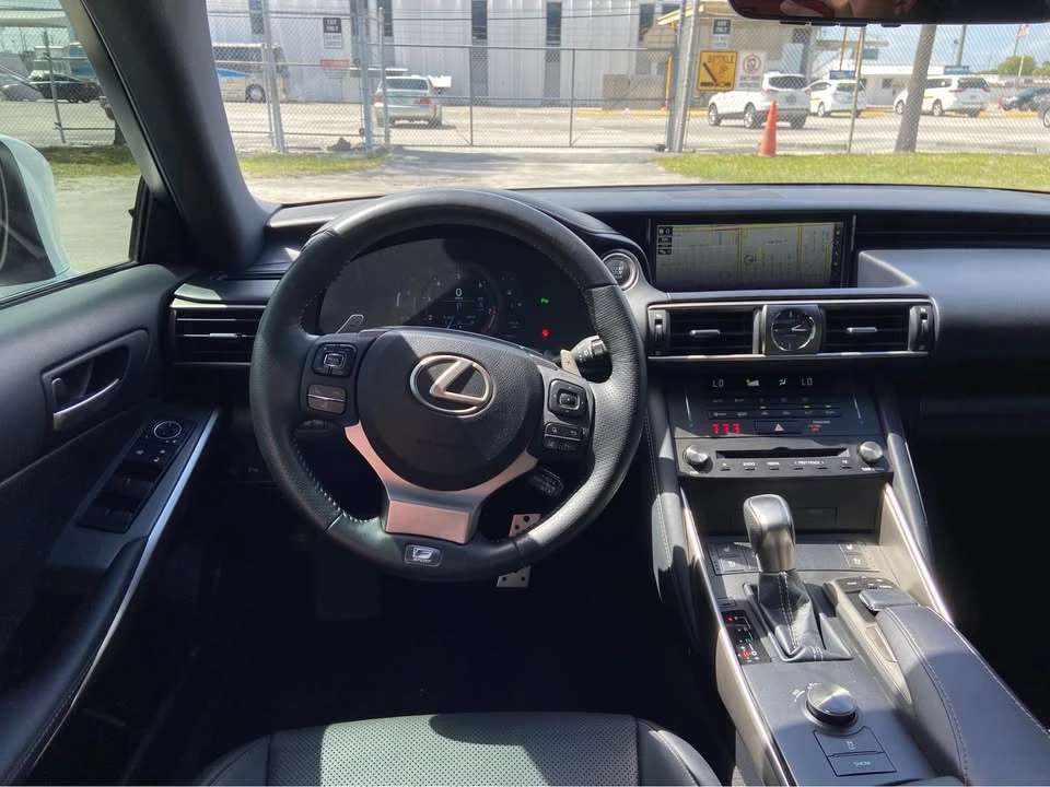 2019 Lexus RC - Image 12 of 13