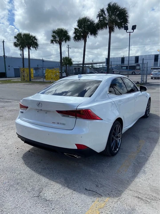 2019 Lexus RC - Image 9 of 13