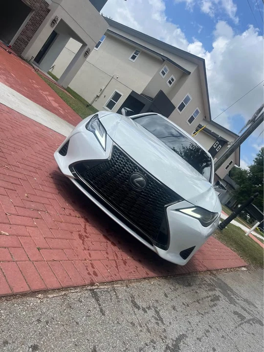2019 Lexus RC - Image 3 of 9