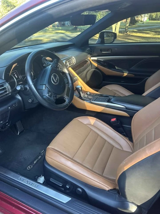 2019 Lexus RC - Image 4 of 10