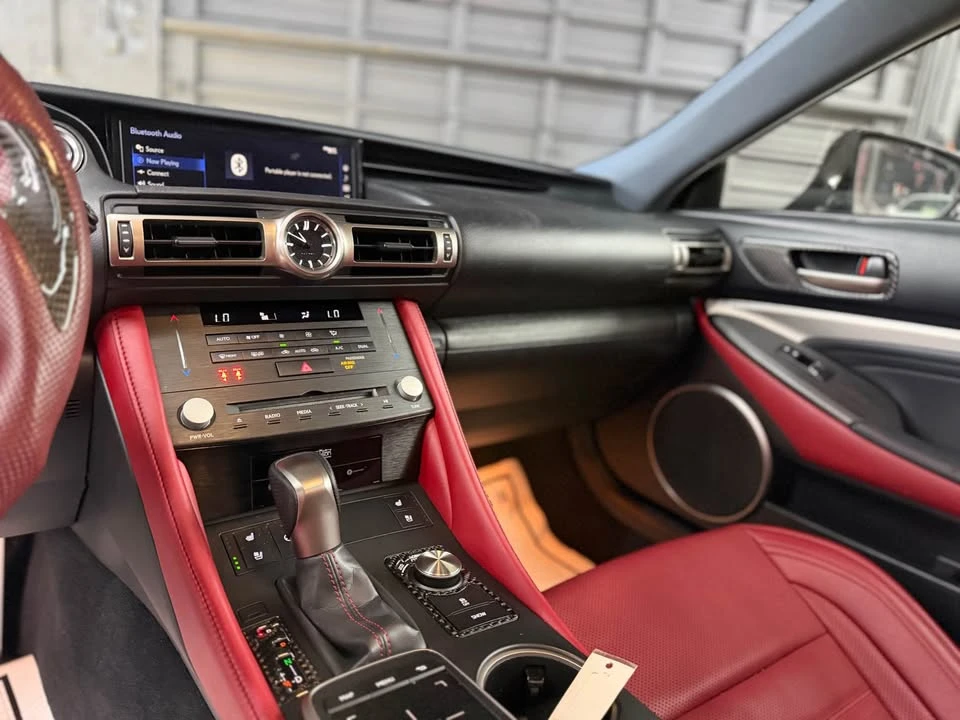 2019 Lexus RC - Image 18 of 20