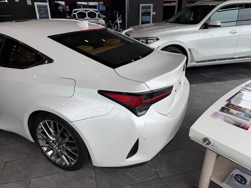 2019 Lexus RC - Image 8 of 9