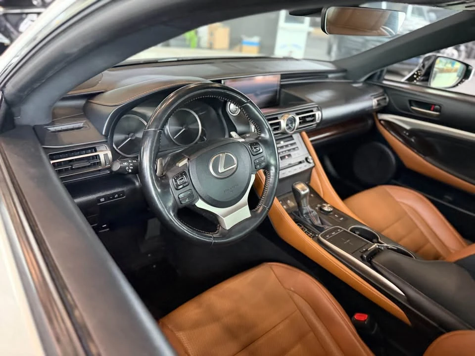 2019 Lexus RC - Image 7 of 9