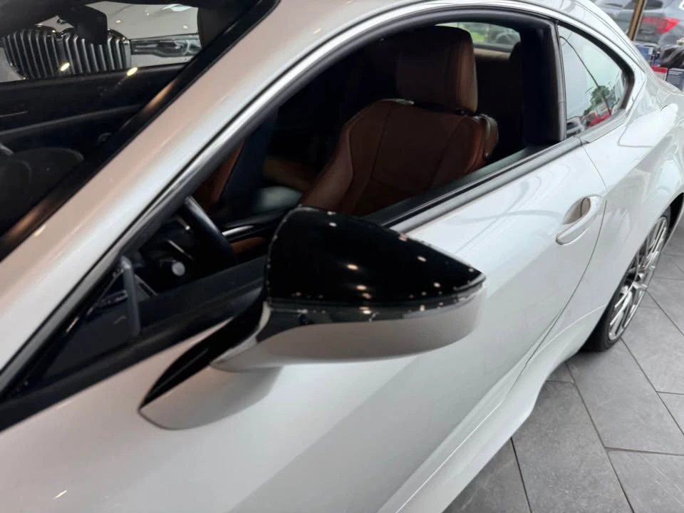 2019 Lexus RC - Image 5 of 9