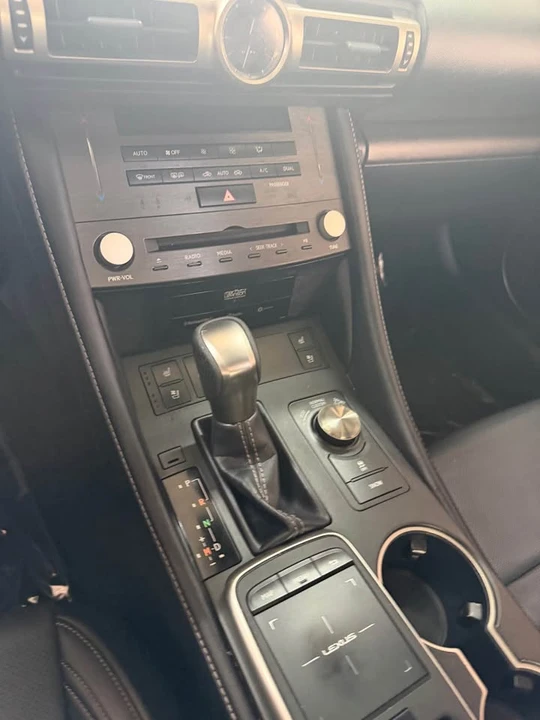 2019 Lexus RC - Image 9 of 9