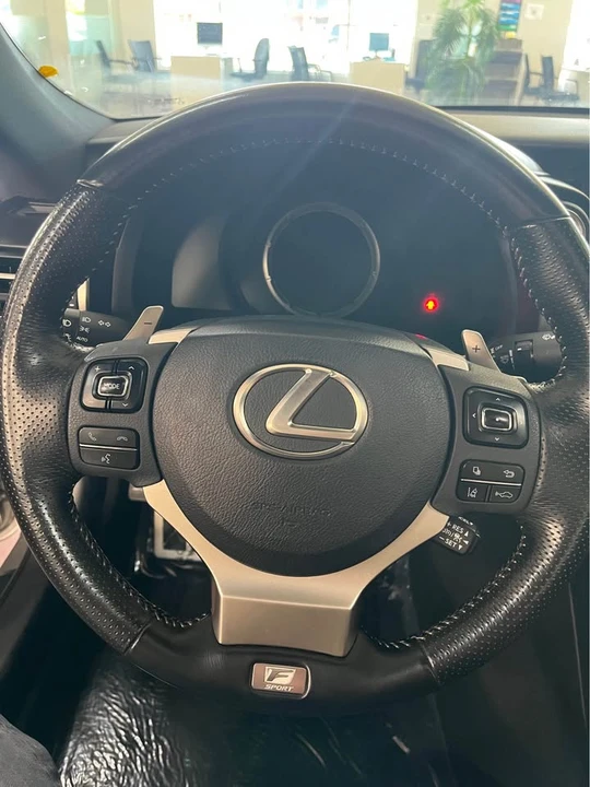 2019 Lexus RC - Image 11 of 15