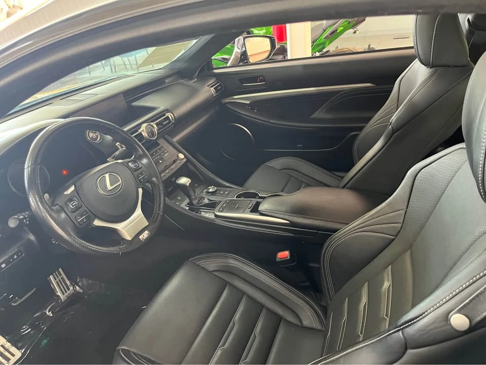 2019 Lexus RC - Image 9 of 15