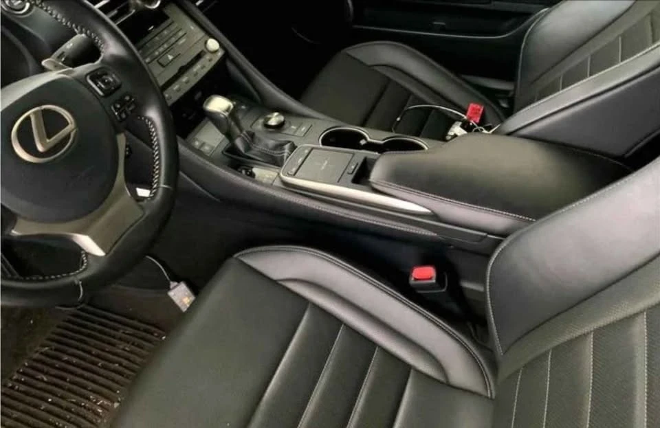 2019 Lexus RC - Image 9 of 13