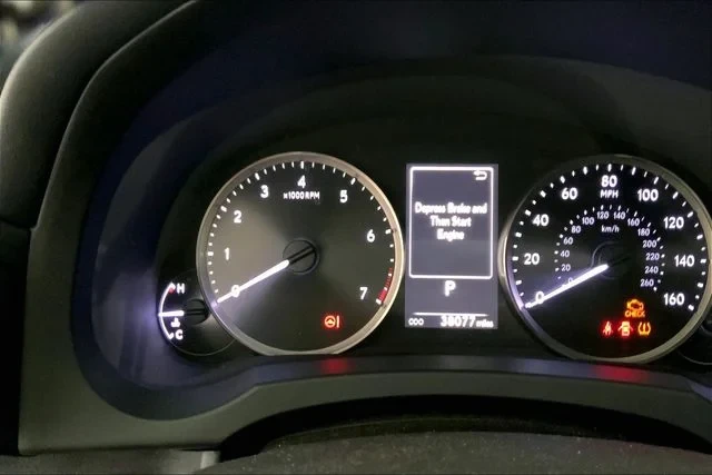2019 Lexus RC - Image 6 of 12