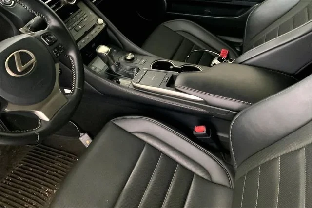 2019 Lexus RC - Image 7 of 12