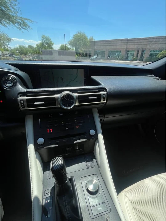 2019 Lexus RC - Image 9 of 11