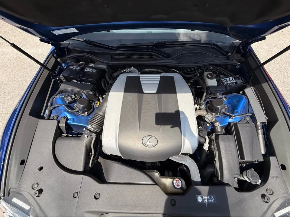 2019 Lexus RC - Image 9 of 11