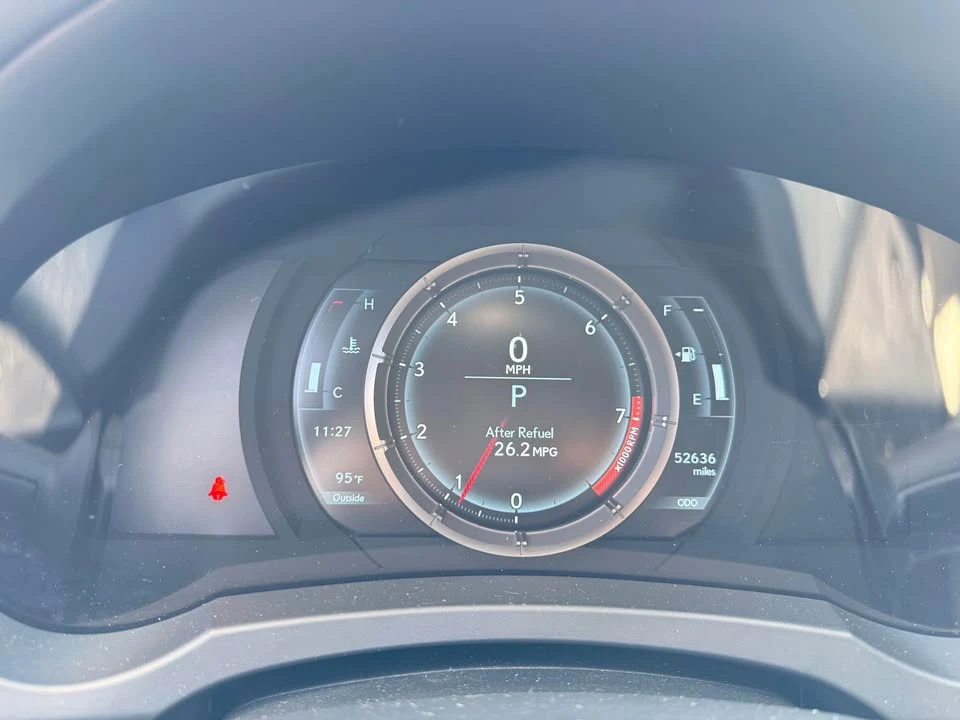 2019 Lexus RC - Image 10 of 11