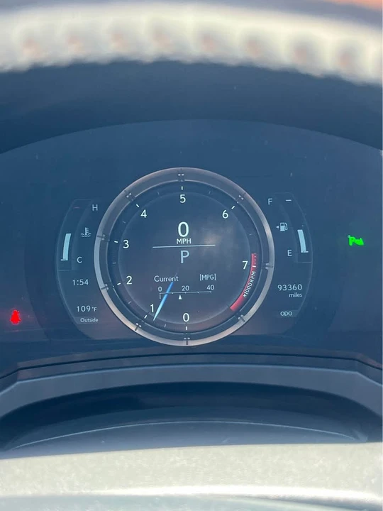 2019 Lexus RC - Image 10 of 11