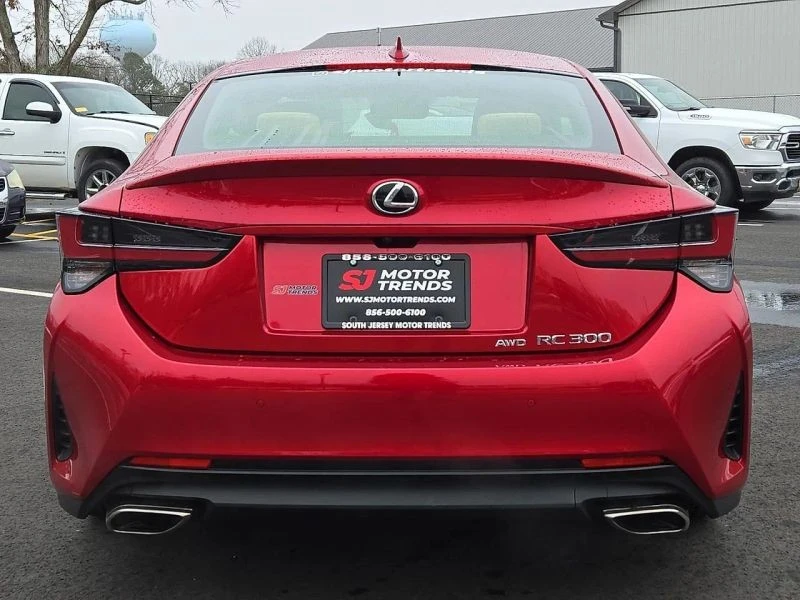 2019 Lexus RC - Image 5 of 12