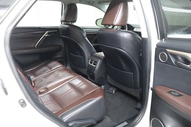 2019 Lexus RC - Image 28 of 31