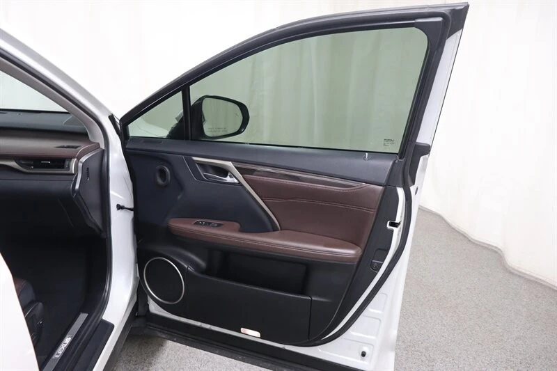 2019 Lexus RC - Image 21 of 31