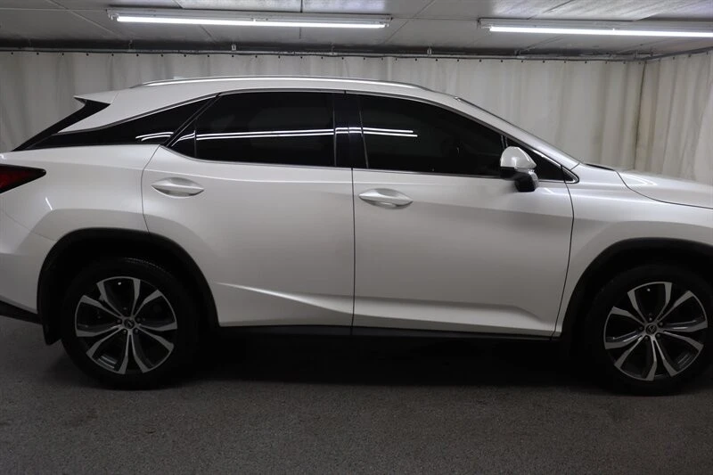 2019 Lexus RC - Image 8 of 31