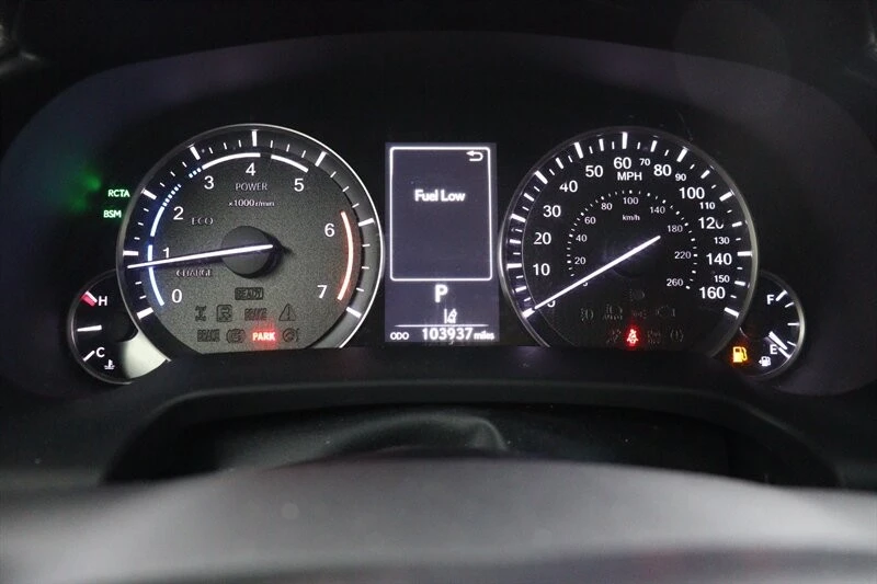 2019 Lexus RC - Image 11 of 31