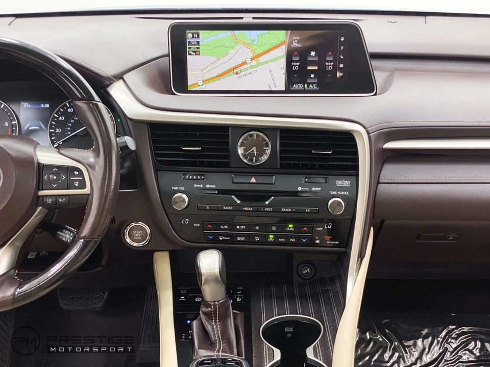2019 Lexus RC - Image 20 of 31