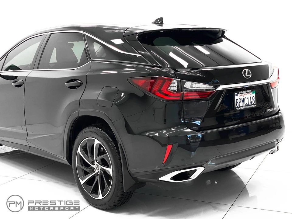 2019 Lexus RC - Image 10 of 31