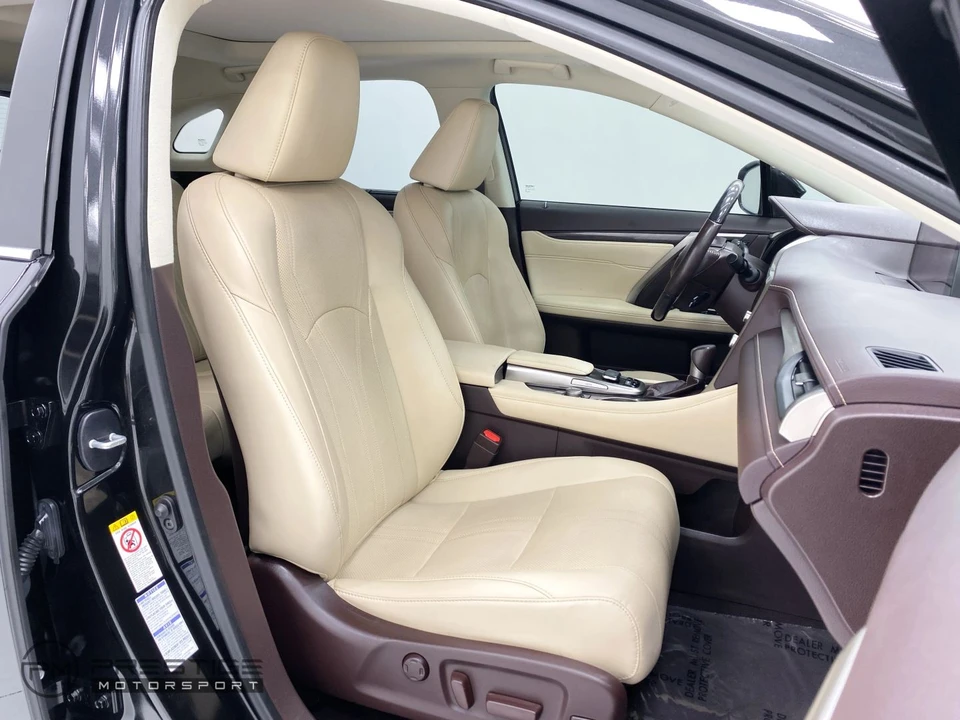 2019 Lexus RC - Image 16 of 31