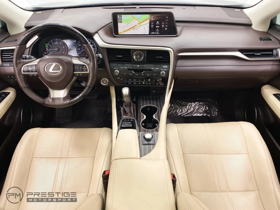 2019 Lexus RC - Image 19 of 31