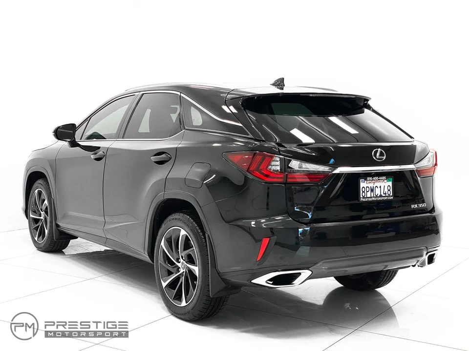 2019 Lexus RC - Image 8 of 31