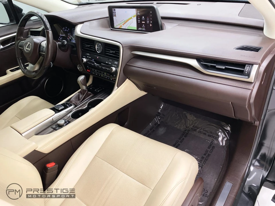 2019 Lexus RC - Image 15 of 31