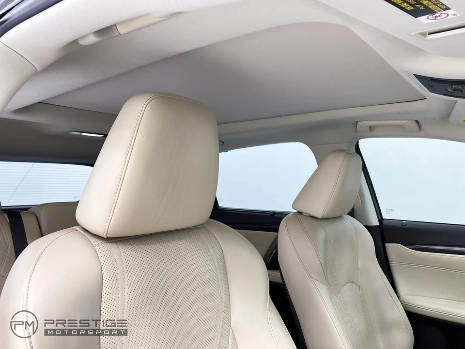 2019 Lexus RC - Image 31 of 31