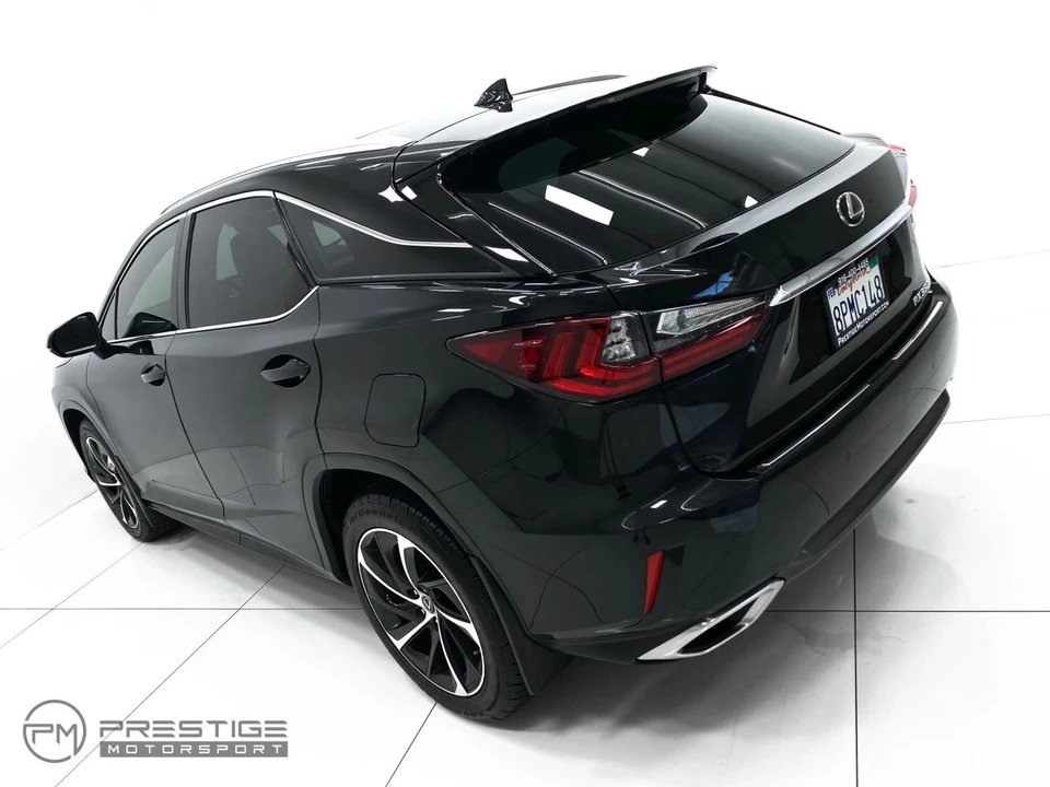 2019 Lexus RC - Image 26 of 31