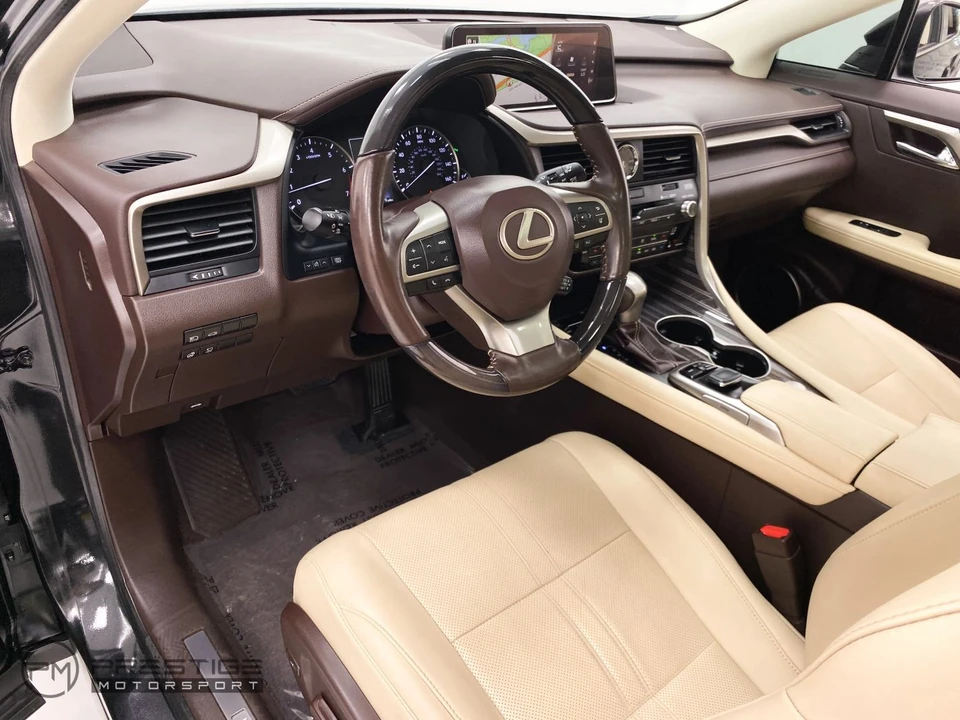 2019 Lexus RC - Image 18 of 31