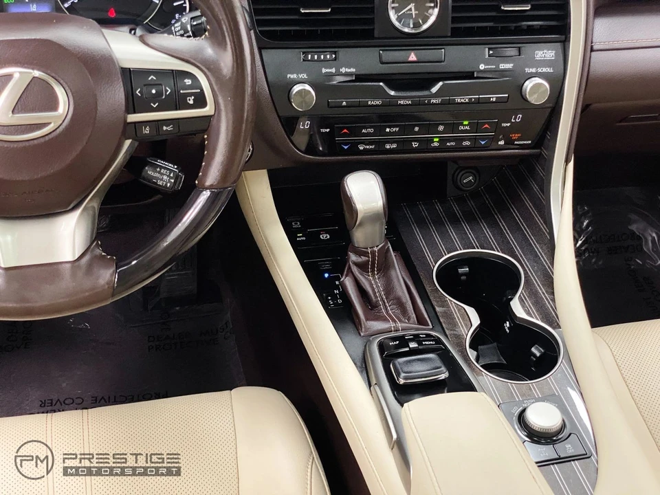 2019 Lexus RC - Image 23 of 31
