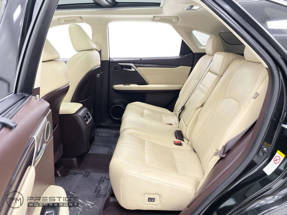 2019 Lexus RC - Image 24 of 31