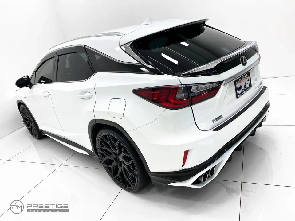2019 Lexus RC - Image 26 of 31