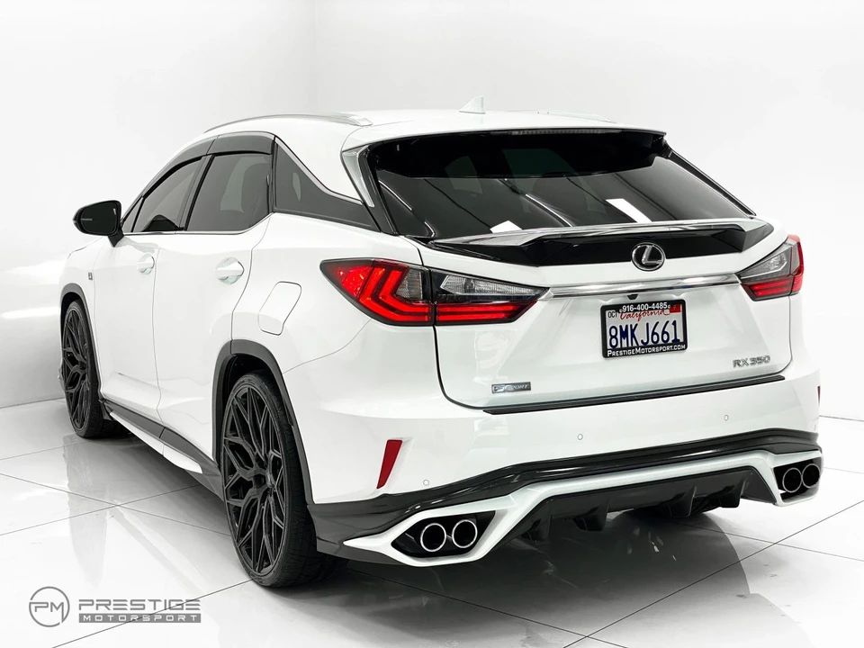 2019 Lexus RC - Image 12 of 31