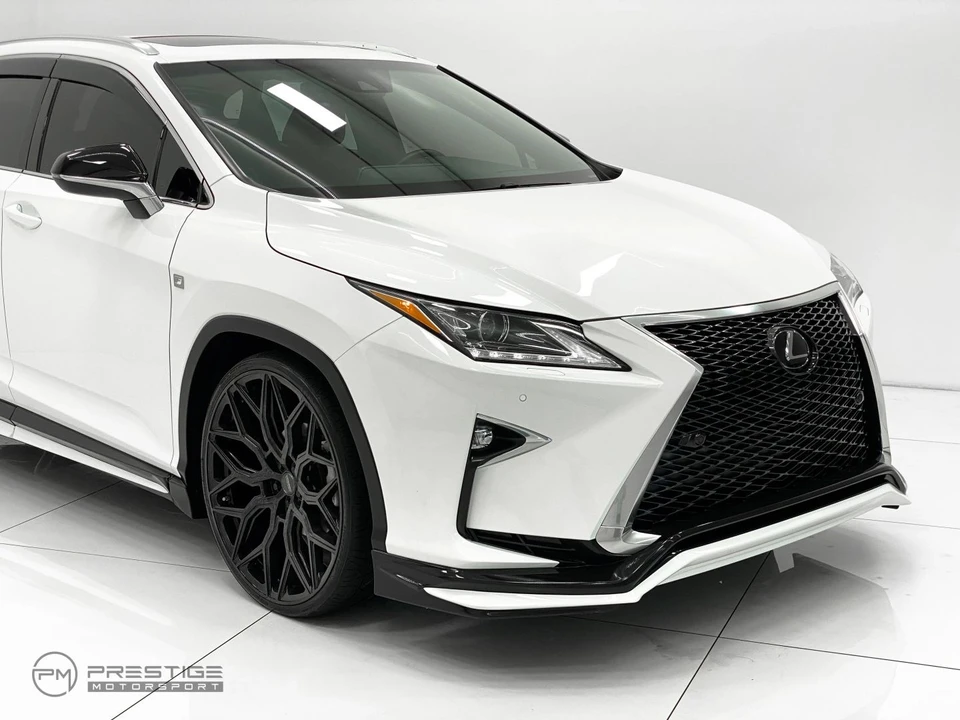2019 Lexus RC - Image 9 of 31