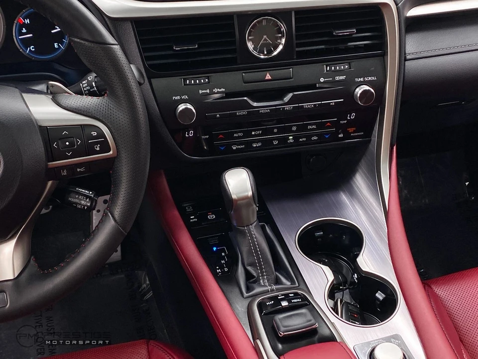 2019 Lexus RC - Image 23 of 31
