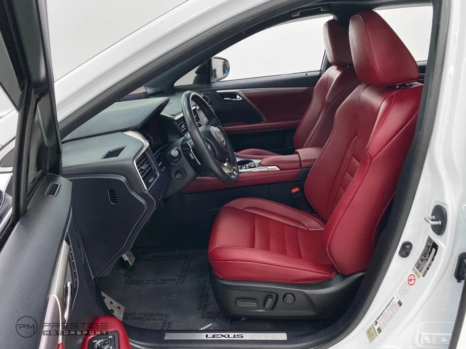 2019 Lexus RC - Image 17 of 31